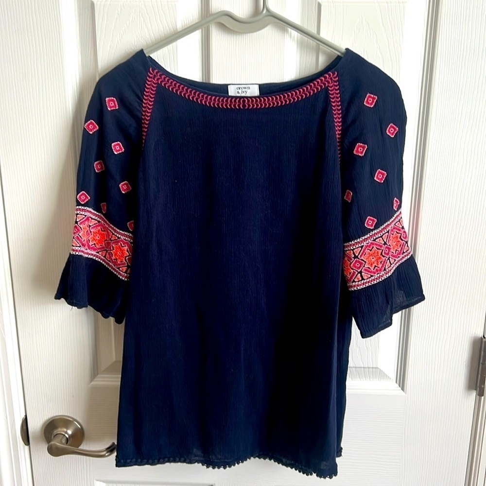 Crown & Ivy Embroidered Peasant Top Bohemian Blouse 3/4 Sleeve Size XS